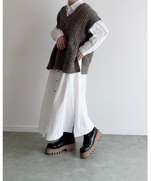 Yucca（ユッカ）の「ミックスケーブルベスト（MEKKE　低身長向け）（ニット/セーター・レディース・ベージュ/ブラウン/ダークブラウン・FREE）」の12枚目の写真