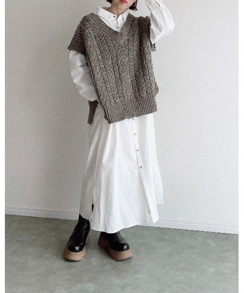 Yucca（ユッカ）の「ミックスケーブルベスト（MEKKE　低身長向け）（ニット/セーター・レディース・ベージュ/ブラウン/ダークブラウン・FREE）」の14枚目の写真