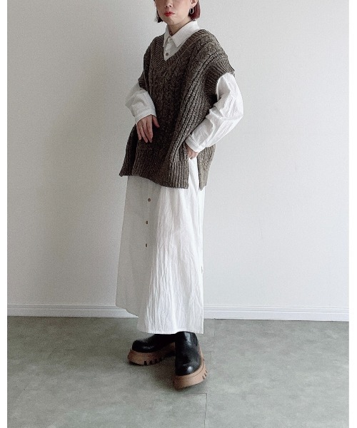 Yucca（ユッカ）の「ミックスケーブルベスト（MEKKE　低身長向け）（ニット/セーター・レディース・ベージュ/ブラウン/ダークブラウン・FREE）」の15枚目の写真