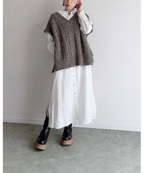 Yucca（ユッカ）の「ミックスケーブルベスト（MEKKE　低身長向け）（ニット/セーター・レディース・ベージュ/ブラウン/ダークブラウン・FREE）」の16枚目の写真