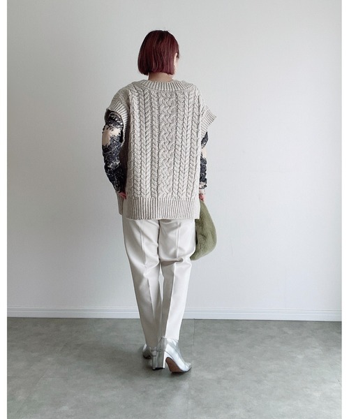 Yucca（ユッカ）の「ミックスケーブルベスト（MEKKE　低身長向け）（ニット/セーター・レディース・ベージュ/ブラウン/ダークブラウン・FREE）」の17枚目の写真