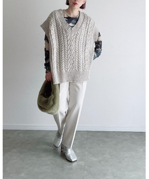 Yucca（ユッカ）の「ミックスケーブルベスト（MEKKE　低身長向け）（ニット/セーター・レディース・ベージュ/ブラウン/ダークブラウン・FREE）」の18枚目の写真