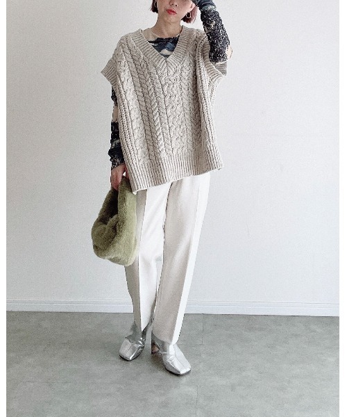 Yucca（ユッカ）の「ミックスケーブルベスト（MEKKE　低身長向け）（ニット/セーター・レディース・ベージュ/ブラウン/ダークブラウン・FREE）」の19枚目の写真