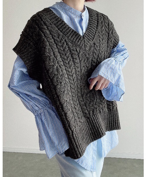 Yucca（ユッカ）の「ミックスケーブルベスト（MEKKE　低身長向け）（ニット/セーター・レディース・ベージュ/ブラウン/ダークブラウン・FREE）」の6枚目の写真