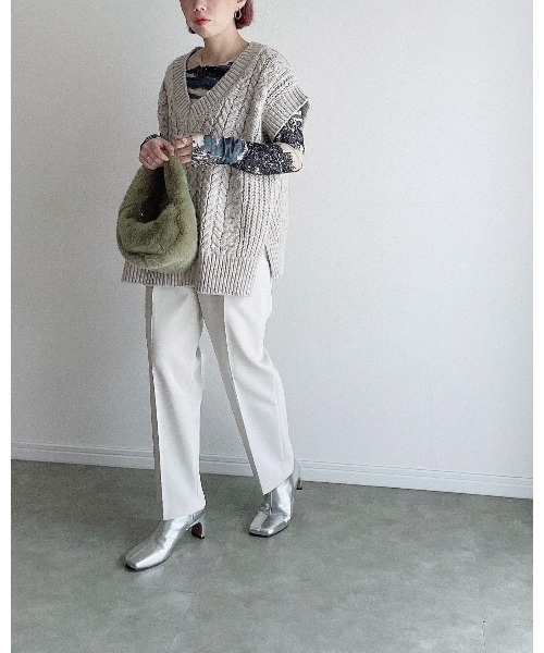 Yucca（ユッカ）の「ミックスケーブルベスト（MEKKE　低身長向け）（ニット/セーター・レディース・ベージュ/ブラウン/ダークブラウン・FREE）」の5枚目の写真