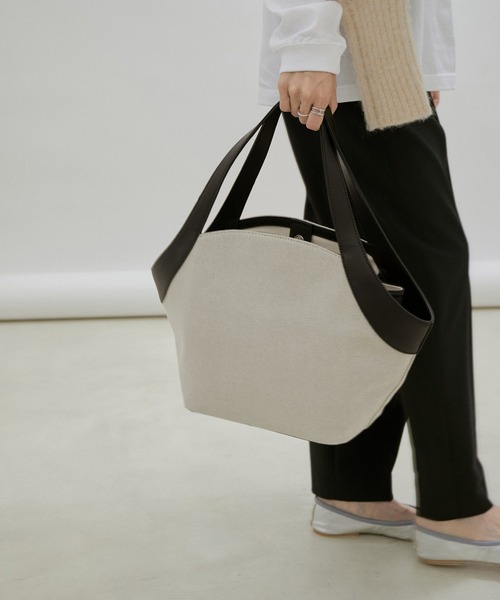 SALON adam et rope'(サロン アダム エ ロペ)の「キャンバスレザーコンビワークバッグ/トートバッグ(トートバッグ・レディース・ブラック/ダークブラウン・FREE)」の3枚目の写真