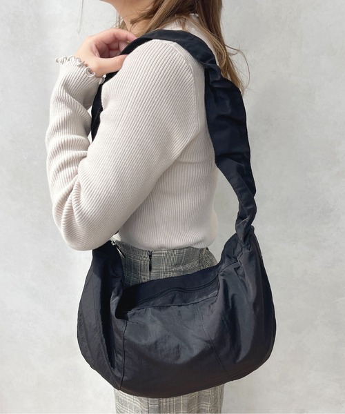 apres jour(アプレジュール)の「【apres jour×ARIAZ】ギャザーショルダーバッグ(ショルダーバッグ・レディース・アイボリー/ブラック・フリー)」の8枚目の写真