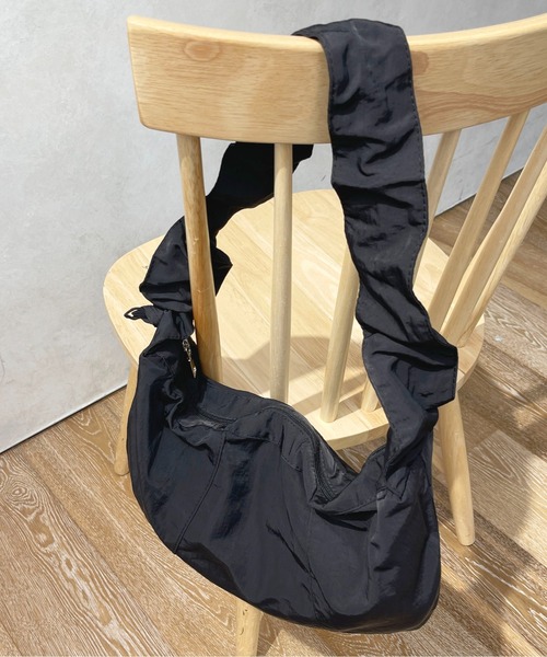 apres jour(アプレジュール)の「【apres jour×ARIAZ】ギャザーショルダーバッグ(ショルダーバッグ・レディース・アイボリー/ブラック・フリー)」の5枚目の写真