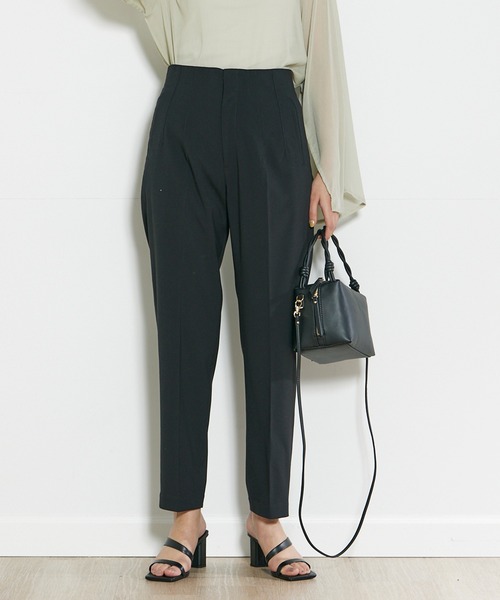 INED CLARO（イネドクラロ）の「ハイウエストテーパードパンツ（その他パンツ・レディース・ピンク/ベージュ/グレー/ブラック・7号/9号/11号）」の2枚目の写真