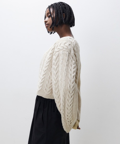 UNFIL(アンフィル)の「unfil アンフィル / cotton & lambs wool cable-knit cropped cardigan コットン&ラムウール ケーブルニット クロップドカーディガン / WHFL-UW120(カーディガン/ボレロ・レディース・アイボリー/ライトグレー・1)」の8枚目の写真