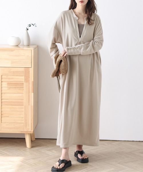 AMELY（エミリー）の「Vネックワンピース（ワンピース・レディース・ベージュ/ブラック/アイボリー/ライトグレー・フリー）」の4枚目の写真
