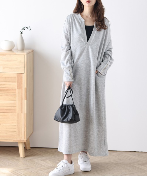 AMELY（エミリー）の「Vネックワンピース（ワンピース・レディース・ベージュ/ブラック/アイボリー/ライトグレー・フリー）」の3枚目の写真