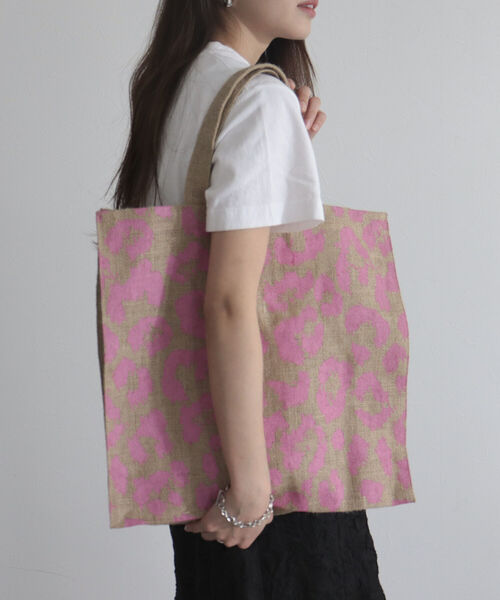 MAISON BENGAL（マイソンベンガル）の「【Maison Bengal/メゾンベンガル】ジュートアニマルプリントトートバッグ（トートバッグ・レディース・ブラック系その他/ピンク系その他・FREE）」の2枚目の写真