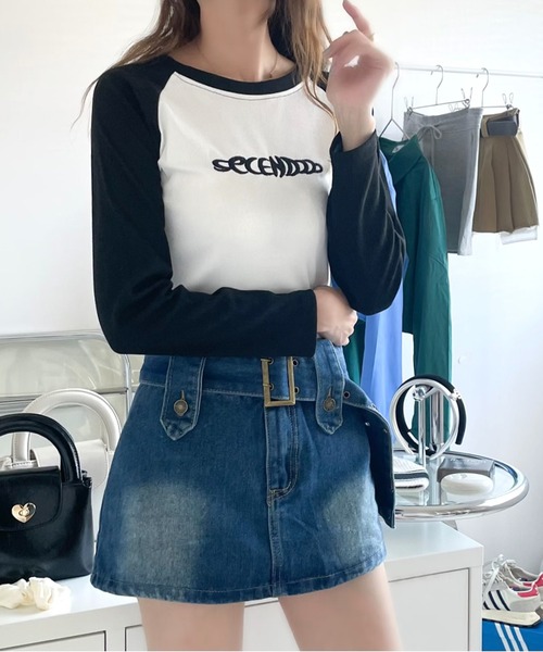 Chick(チック)の「Cropped Raglan Long Sleeve T-Shirt / クロップド ロゴラグランT(Tシャツ/カットソー・レディース・ブラック×ホワイト/ネイビー×ホワイト/ブラウン系その他/ブラック×グレー・L/M/S)」の17枚目の写真