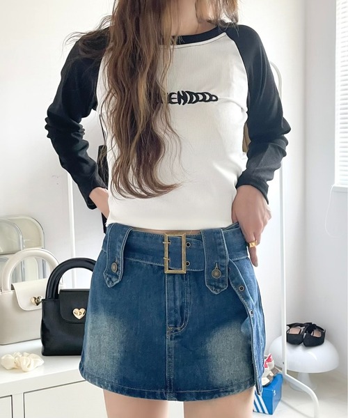 Chick(チック)の「Cropped Raglan Long Sleeve T-Shirt / クロップド ロゴラグランT(Tシャツ/カットソー・レディース・ブラック×ホワイト/ネイビー×ホワイト/ブラウン系その他/ブラック×グレー・L/M/S)」の16枚目の写真