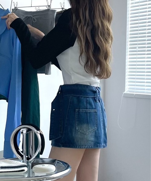 Chick(チック)の「Cropped Raglan Long Sleeve T-Shirt / クロップド ロゴラグランT(Tシャツ/カットソー・レディース・ブラック×ホワイト/ネイビー×ホワイト/ブラウン系その他/ブラック×グレー・L/M/S)」の13枚目の写真