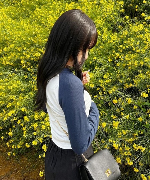 Chick(チック)の「Cropped Raglan Long Sleeve T-Shirt / クロップド ロゴラグランT(Tシャツ/カットソー・レディース・ブラック×ホワイト/ネイビー×ホワイト/ブラウン系その他/ブラック×グレー・L/M/S)」の11枚目の写真