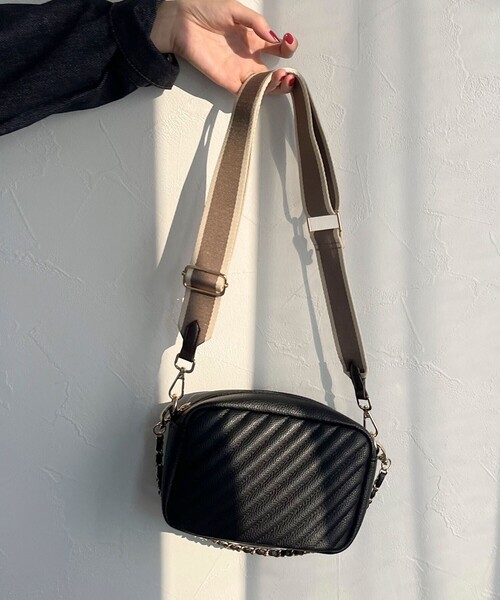 fredy emue（フレディエミュ）の「アジャストテープショルダー（その他小物・レディース・ホワイト系その他4/ブルー系その他7/レッド系その他3・FREE）」の2枚目の写真