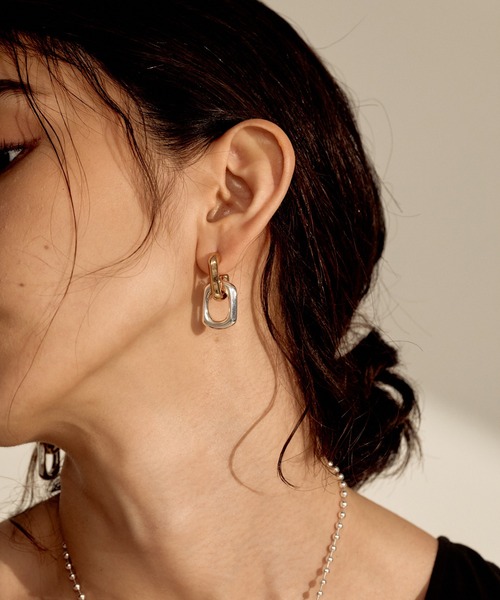 novice(ノーヴィス)の「【novice】Bicolor Square Hoop Pierce(ピアス(両耳用)・レディース・マルチ・FREE)」の6枚目の写真