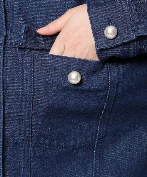 mysty woman(ミスティウーマン)の「パールボタンデニムジャケット 996648(デニムジャケット・レディース・ネイビー/ブルー/ブラック・FREE)」の21枚目の写真