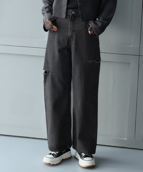 Girly Doll(ガーリードール)の「ダメージストレートパンツ(デニムパンツ・レディース・サックスブルー/ブラック/ブルー・F)」の2枚目の写真