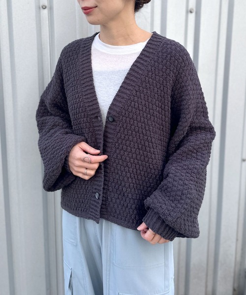 LEPSIM（レプシィム）の「3ゲージポコポコVネックカーディガン　994329（カーディガン/ボレロ・レディース・オフホワイト/チャコールグレー/ブルー・FREE）」の4枚目の写真