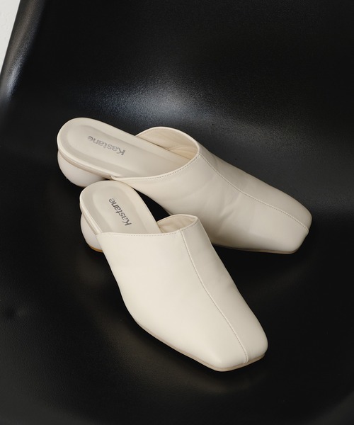 Kastane(カスタネ)の「ラウンドヒールクロッグパンプス(パンプス・レディース・ブラック/アイボリー・38/36/37)」の2枚目の写真