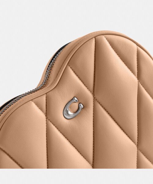 美品　COACH コーチ　ボディバッグ　ショルダーバッグ　レザー　キルティング 公式】COACH – コーチ | ハート クロスボディ・キルティング