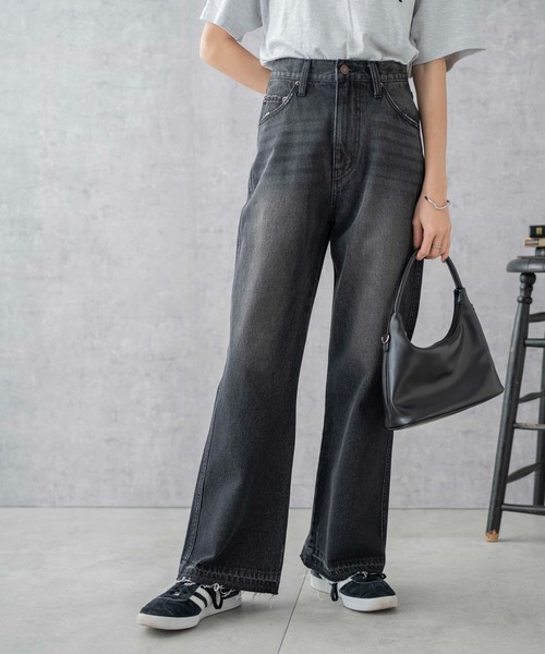 WEGO(ウィゴー)の「WEGO/セミフレアデニムパンツ(デニムパンツ・レディース・ライトインディゴブルー/ブラック系1・SMALL/MEDIUM)」の2枚目の写真