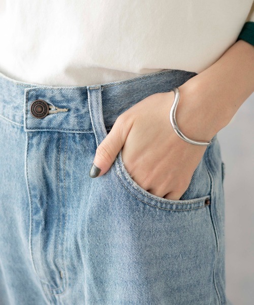 WEGO(ウィゴー)の「WEGO/セミフレアデニムパンツ(デニムパンツ・レディース・ライトインディゴブルー/ブラック系1・SMALL/MEDIUM)」の6枚目の写真