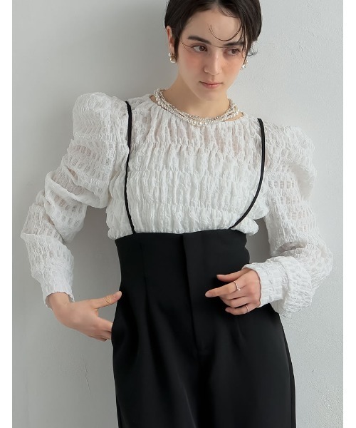 MEISM（ミズム）の「[MEISM by Re:EDIT]パフショルダーショート丈ギャザーカットソートップス（Tシャツ/カットソー・レディース・ブラック/ホワイト・MEDIUM/LARGE）」の4枚目の写真