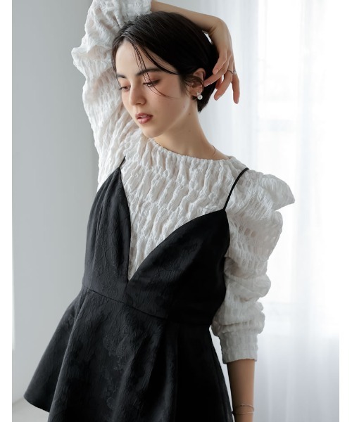 MEISM（ミズム）の「[MEISM by Re:EDIT]パフショルダーショート丈ギャザーカットソートップス（Tシャツ/カットソー・レディース・ブラック/ホワイト・MEDIUM/LARGE）」の20枚目の写真