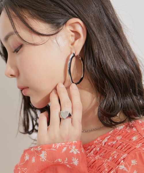 VIS（ビス）の「オーバルメタルフープピアス（ピアス（両耳用）・レディース・ゴールド/シルバー・FREE）」の2枚目の写真