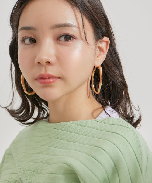 VIS（ビス）の「オーバルメタルフープピアス（ピアス（両耳用）・レディース・ゴールド/シルバー・FREE）」の4枚目の写真