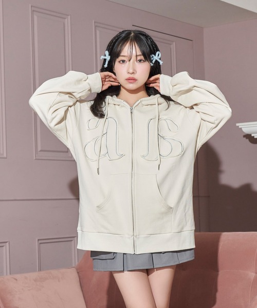 ANDGEEBEE（アンジービー）の「UNISEX パッチジップパーカー（パーカー・レディース・アイボリー/ブラック・FREE）」の3枚目の写真
