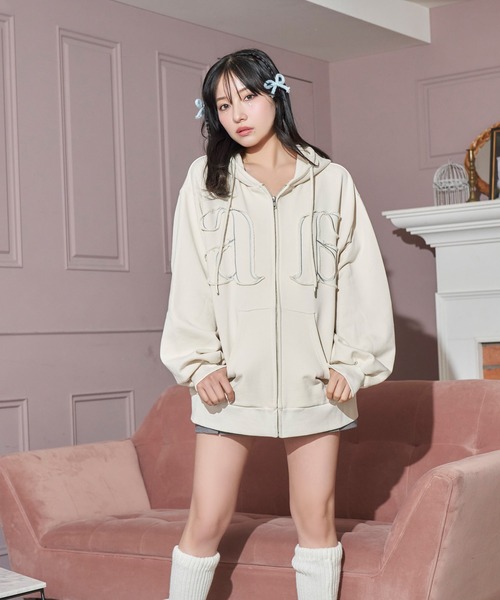 ANDGEEBEE（アンジービー）の「UNISEX パッチジップパーカー（パーカー・レディース・アイボリー/ブラック・FREE）」の4枚目の写真