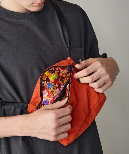 rehacer（レアセル）の「rehacer : Wave Shoulder Bag Made in