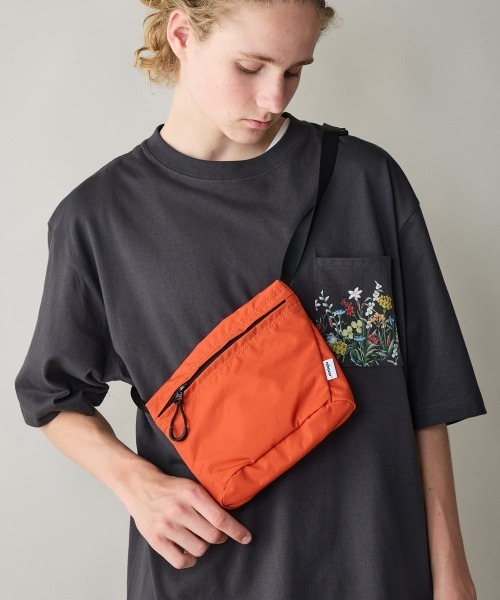 rehacer(レアセル)の「rehacer : Tiny Shoulder Bag / タイニー ショルダー バッグ(ショルダーバッグ・メンズ・カーキ/ブラック/オレンジ・FREE)」の11枚目の写真