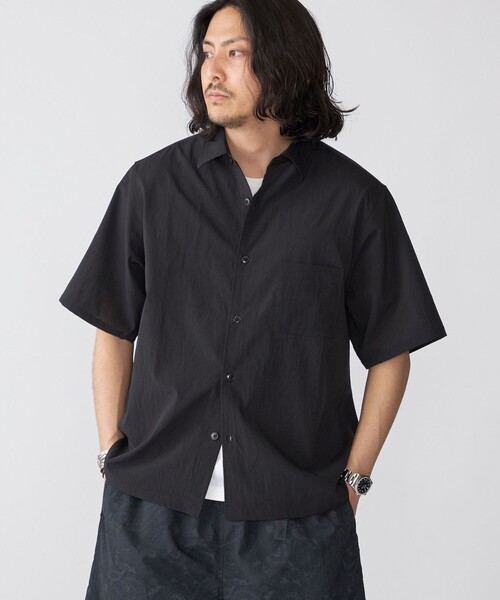 SHIPS(シップス)の「SHIPS:〈吸水速乾〉Micro Dot Air(R) レギュラーカラー ショートスリーブ シャツ(シャツ/ブラウス・メンズ・チャコールグレー/ブラック/カーキ・SMALL/MEDIUM/LARGE/X-LARGE)」の2枚目の写真