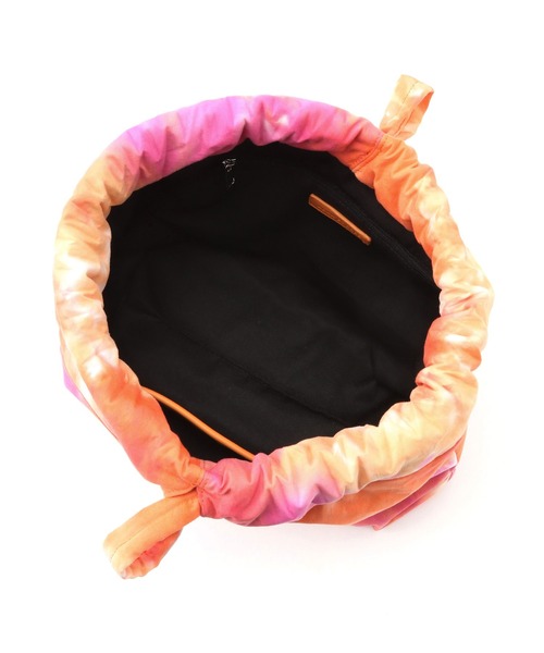 ADAM ET ROPE'（アダムエロペ）の「【サステナブル】タイダイ柄巾着バッグ（ハンドバッグ・レディース・ライトグリーン/オレンジ系その他・FREE）」の6枚目の写真