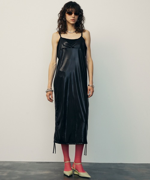 uyu.（ウユ）の「Metallic Side Drawstring Dress / メタリックサイドドロストキャミワンピース【uyu./ウユ】（ワンピース・レディース・シルバー/ブラック・FREE）」の12枚目の写真