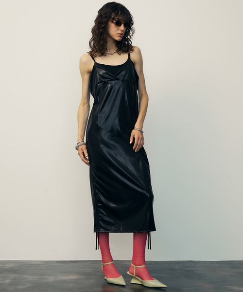 uyu.（ウユ）の「Metallic Side Drawstring Dress / メタリックサイドドロストキャミワンピース【uyu./ウユ】（ワンピース・レディース・シルバー/ブラック・FREE）」の14枚目の写真