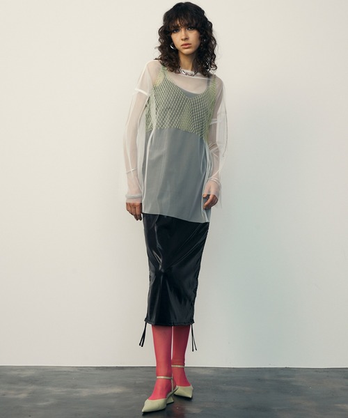 uyu.（ウユ）の「Metallic Side Drawstring Dress / メタリックサイドドロストキャミワンピース【uyu./ウユ】（ワンピース・レディース・シルバー/ブラック・FREE）」の19枚目の写真