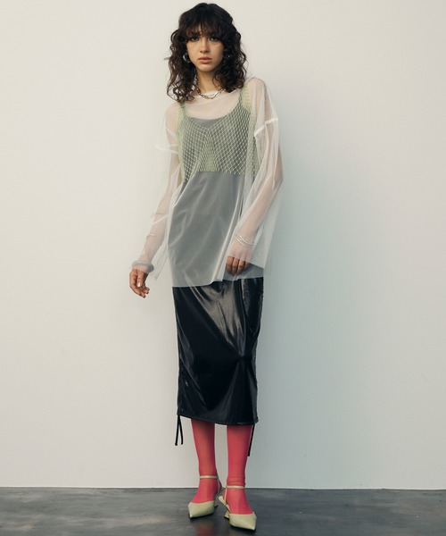 uyu.（ウユ）の「Metallic Side Drawstring Dress / メタリックサイドドロストキャミワンピース【uyu./ウユ】（ワンピース・レディース・シルバー/ブラック・FREE）」の20枚目の写真