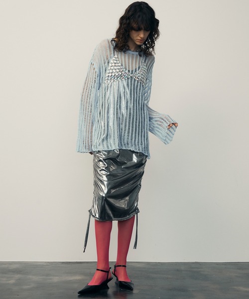 uyu.（ウユ）の「Metallic Side Drawstring Dress / メタリックサイドドロストキャミワンピース【uyu./ウユ】（ワンピース・レディース・シルバー/ブラック・FREE）」の4枚目の写真