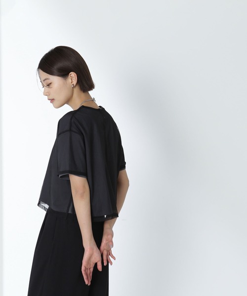 NATURAL BEAUTY BASIC(ナチュラルビューティーベーシック)の「◇チュールレイヤードカットソー(Tシャツ/カットソー・レディース・オフホワイト/ベージュ/チャコールグレー/ダークブラウン・FREE)」の3枚目の写真