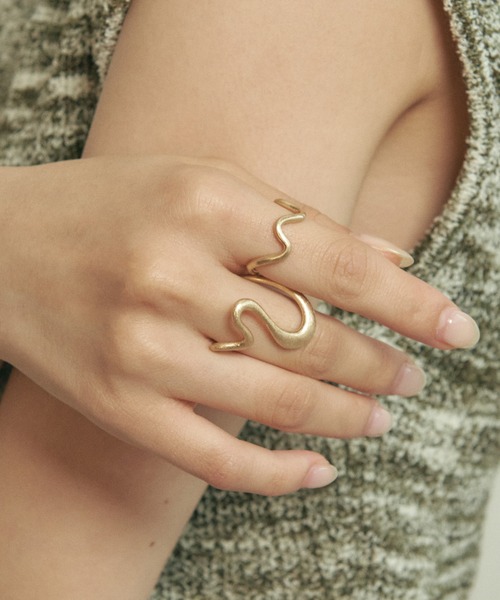 GOLDY(ゴールディ)の「ウェービー ライン セット リング(リング・レディース・ゴールド/シルバー系その他/ゴールド系その他/シルバー・FREE)」の1枚目の写真