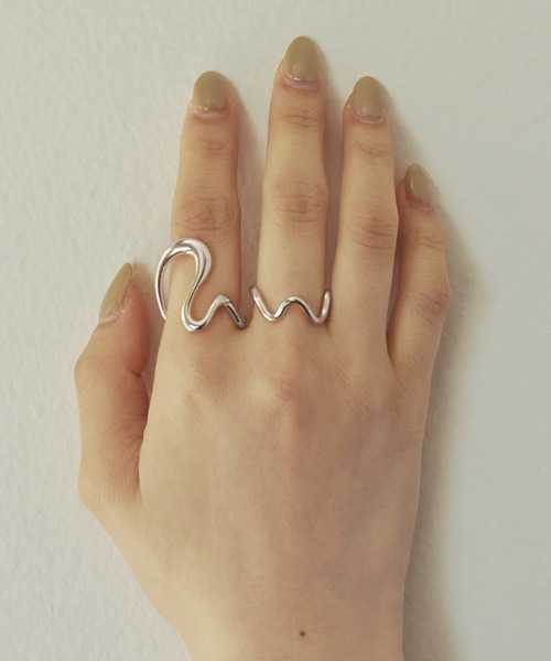 GOLDY(ゴールディ)の「ウェービー ライン セット リング(リング・レディース・ゴールド/シルバー系その他/ゴールド系その他/シルバー・FREE)」の2枚目の写真