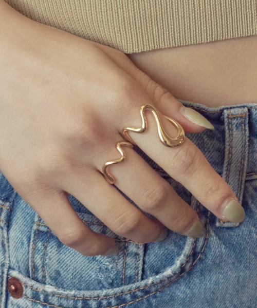 GOLDY(ゴールディ)の「ウェービー ライン セット リング(リング・レディース・ゴールド/シルバー系その他/ゴールド系その他/シルバー・FREE)」の4枚目の写真