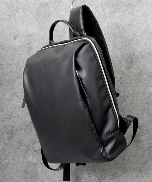 レザー調 薄マチ 軽い ビジネスリュック A4・PC収納対応 軽量リュック